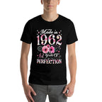 62 Year Old Made In 1962 Floral 62th Birthday Gift For Women  Stretchy T-Shirt