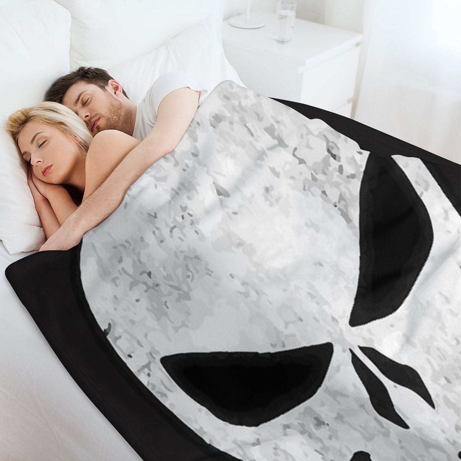 COMIC SKULL Machine-washable Throw Blanket