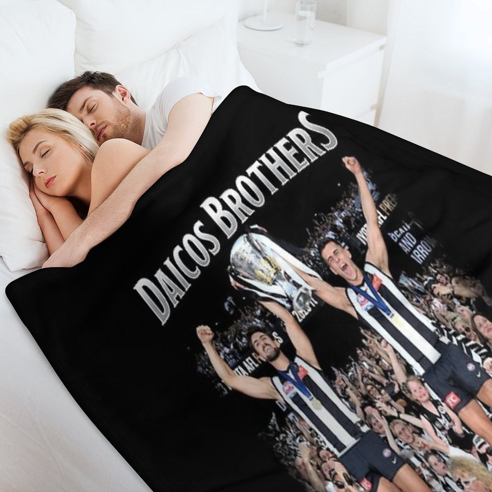 DAICOS BROTHERS Machine-washable Throw Blanket