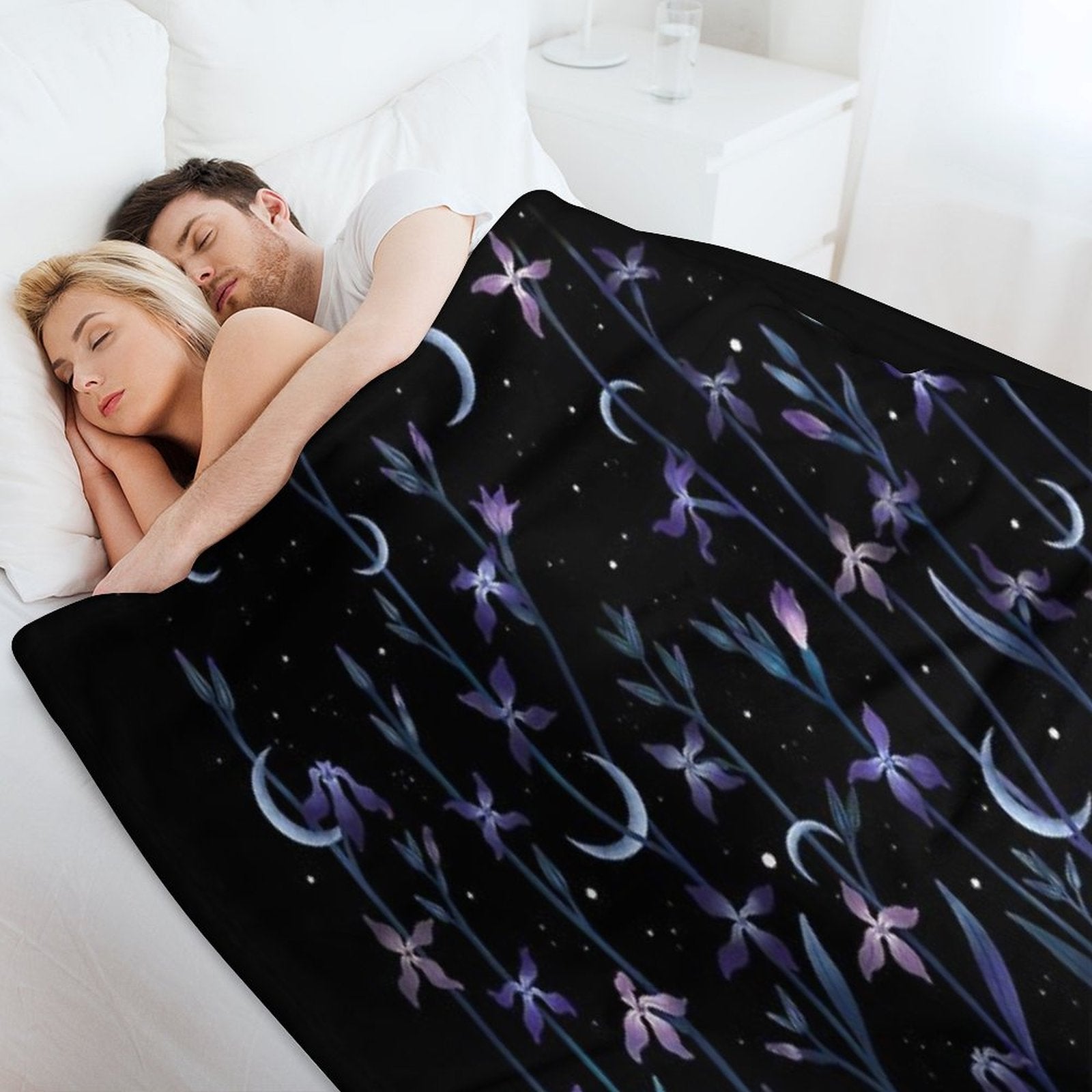 Greeting to The Moon - Matthiola Easy Care Throw Blanket